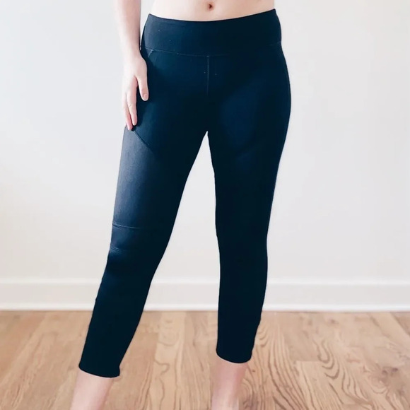 Fabletics Black Mesh Knee Capri Leggings - Picture 1 of 4